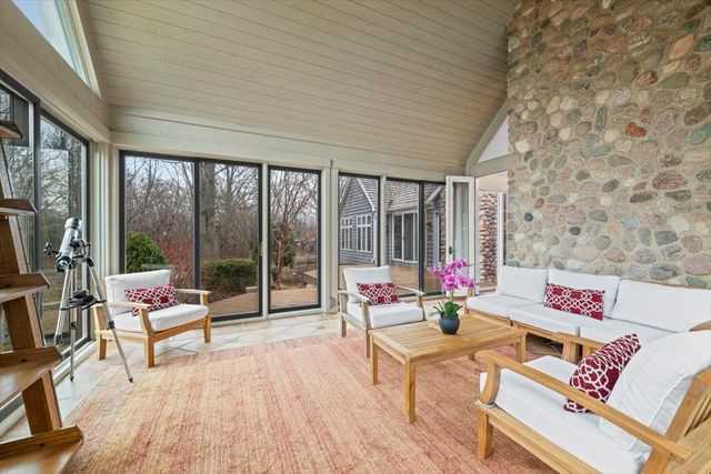 530 Oak Knoll Drive, Lake Forest, IL 60045