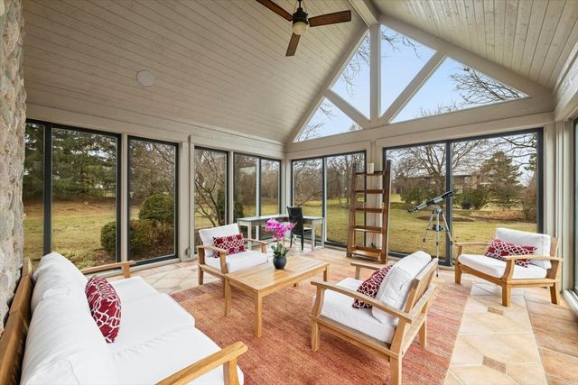 530 Oak Knoll Drive, Lake Forest, IL 60045