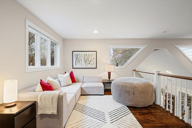 530 Oak Knoll Drive, Lake Forest, IL 60045