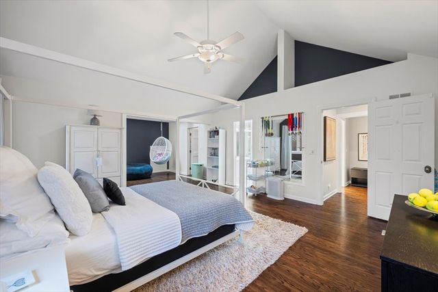 530 Oak Knoll Drive, Lake Forest, IL 60045