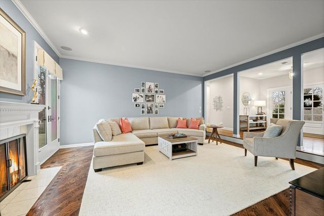 530 Oak Knoll Drive, Lake Forest, IL 60045