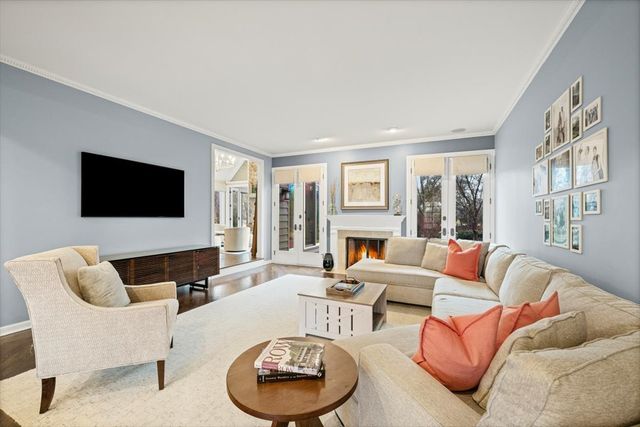 530 Oak Knoll Drive, Lake Forest, IL 60045