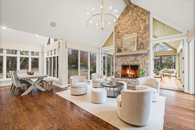 530 Oak Knoll Drive, Lake Forest, IL 60045