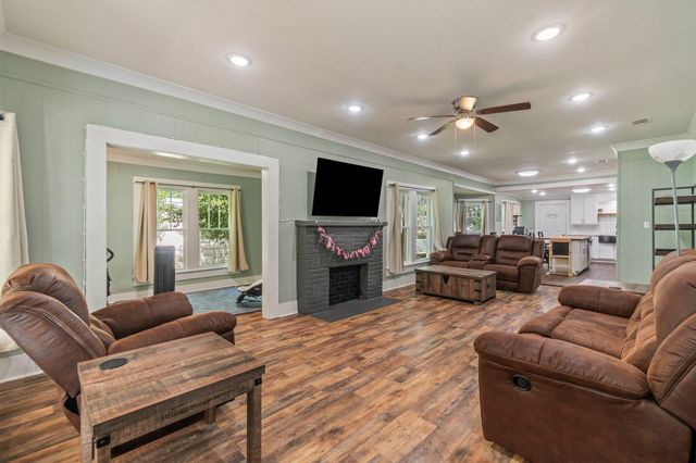 109 W 4th Ave., Petal, MS 39465