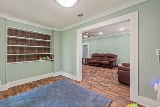 109 W 4th Ave., Petal, MS 39465