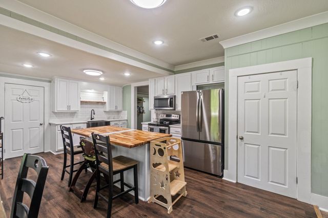 109 W 4th Ave., Petal, MS 39465