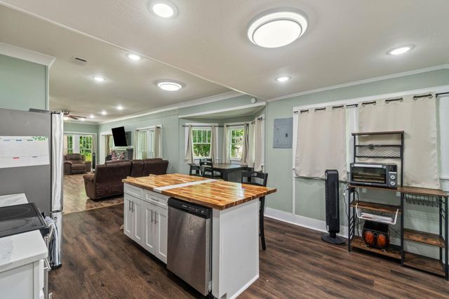 109 W 4th Ave., Petal, MS 39465