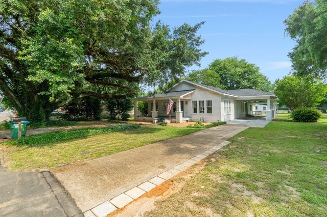 109 W 4th Ave., Petal, MS 39465