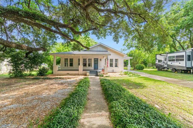 109 W 4th Ave., Petal, MS 39465