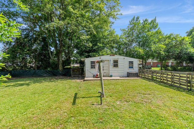 109 W 4th Ave., Petal, MS 39465