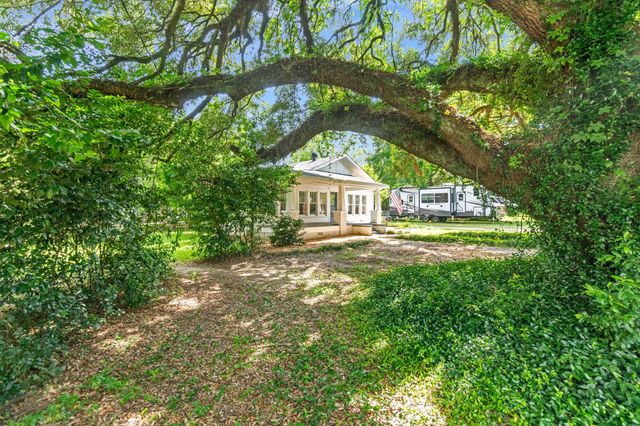109 W 4th Ave., Petal, MS 39465