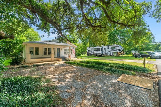 109 W 4th Ave., Petal, MS 39465