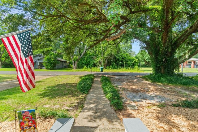 109 W 4th Ave., Petal, MS 39465
