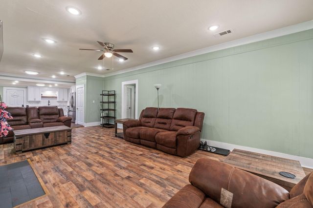 109 W 4th Ave., Petal, MS 39465