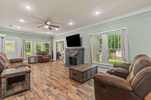 109 W 4th Ave., Petal, MS 39465
