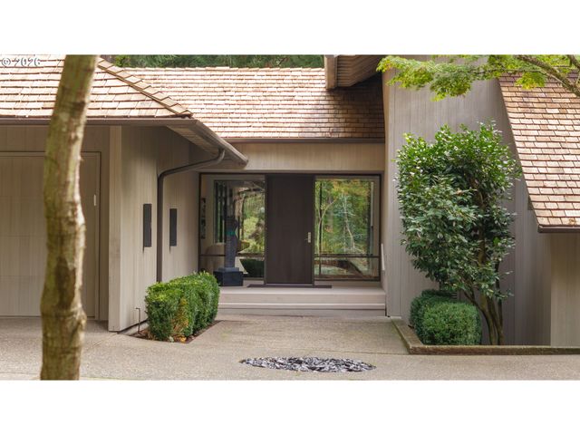 10950 Nw LOST PARK Dr, Portland, OR 97229