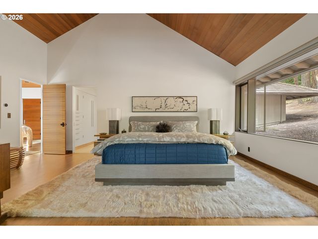 10950 Nw LOST PARK Dr, Portland, OR 97229