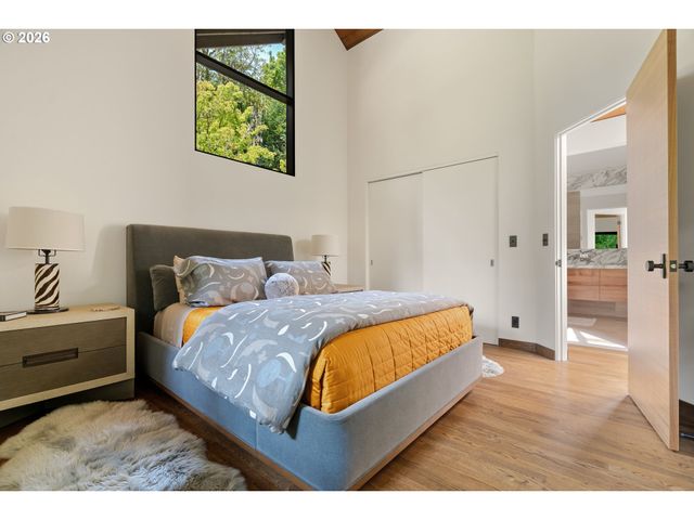 10950 Nw LOST PARK Dr, Portland, OR 97229