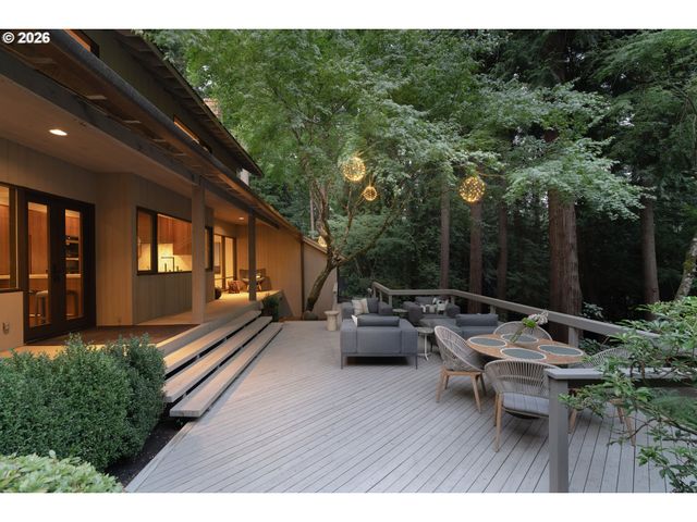10950 Nw LOST PARK Dr, Portland, OR 97229