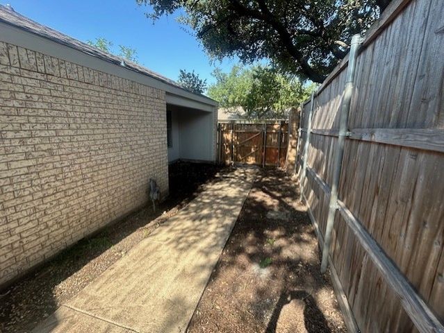 401 Towne House Lane, Richardson, TX 75081