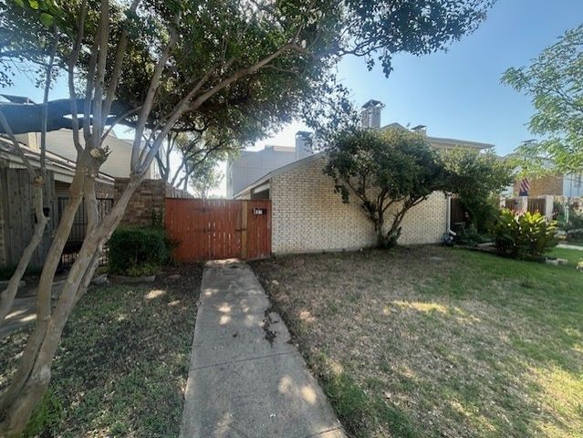 401 Towne House Lane, Richardson, TX 75081