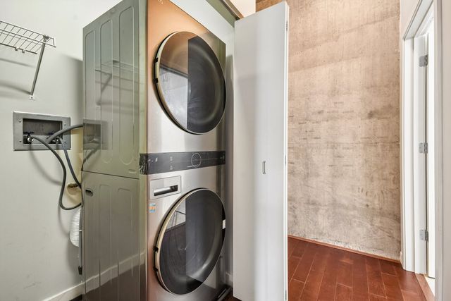 235 W Van Buren Street 1807, Chicago, IL 60607