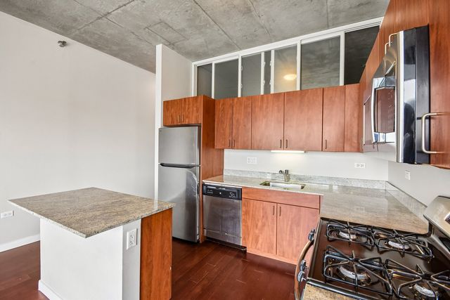 235 W Van Buren Street 1807, Chicago, IL 60607