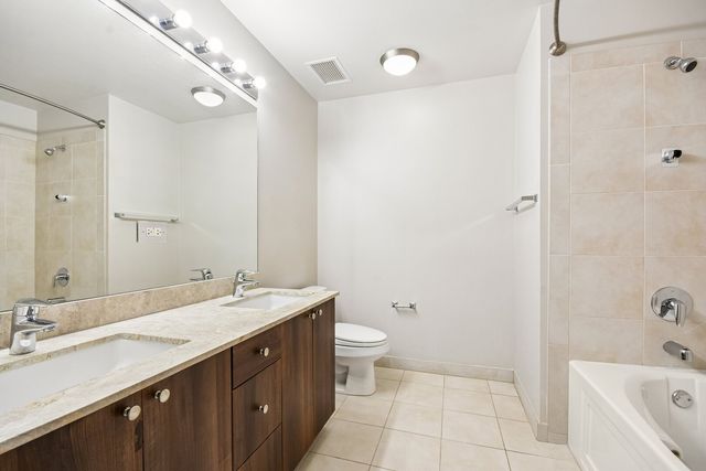 235 W Van Buren Street 1807, Chicago, IL 60607