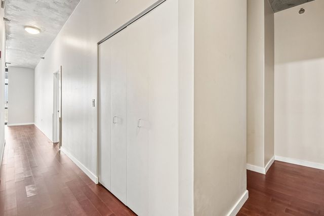 235 W Van Buren Street 1807, Chicago, IL 60607