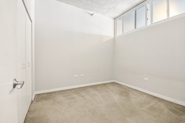 235 W Van Buren Street 1807, Chicago, IL 60607