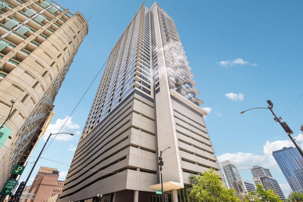 235 W Van Buren Street 1807, Chicago, IL 60607