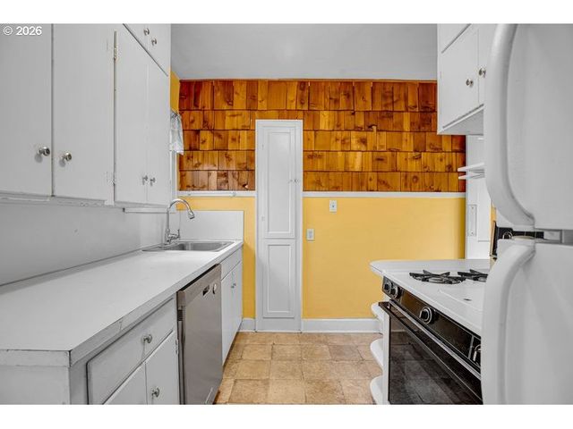 1175 HINES St, Salem, OR 97302
