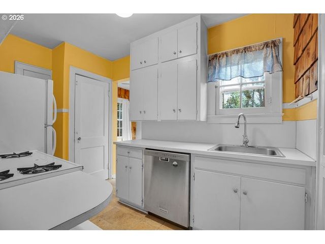 1175 HINES St, Salem, OR 97302