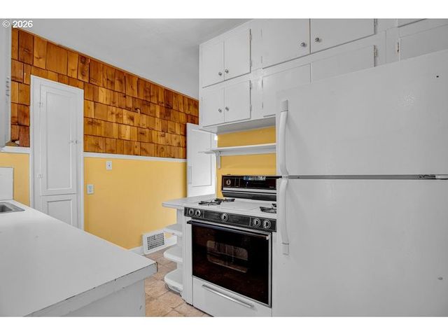 1175 HINES St, Salem, OR 97302
