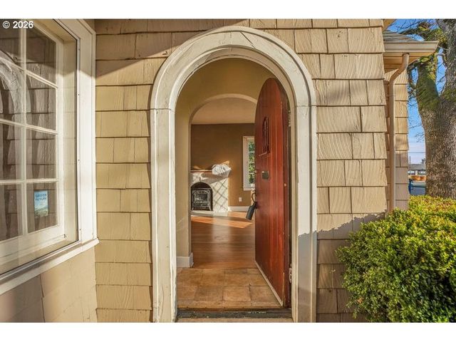 1175 HINES St, Salem, OR 97302