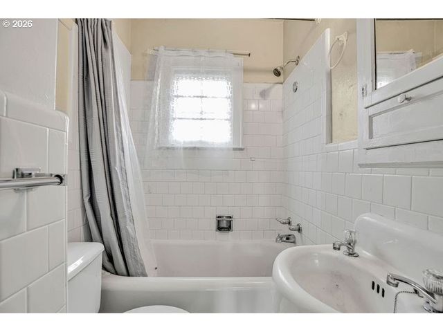 1175 HINES St, Salem, OR 97302