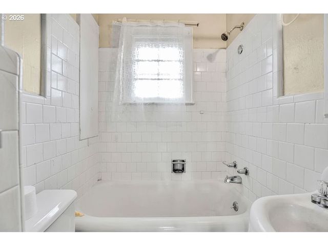 1175 HINES St, Salem, OR 97302