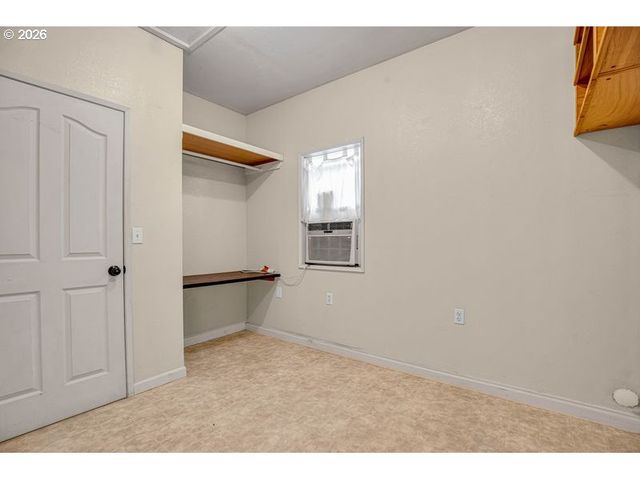 1175 HINES St, Salem, OR 97302