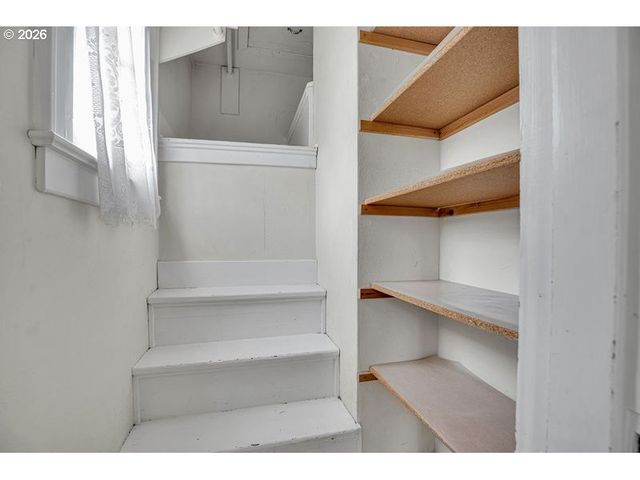 1175 HINES St, Salem, OR 97302