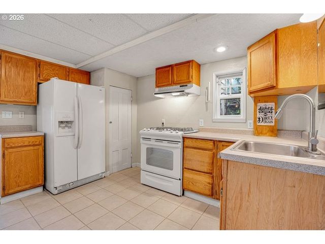 1175 HINES St, Salem, OR 97302