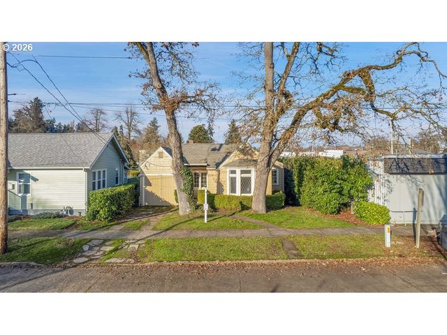 1175 HINES St, Salem, OR 97302
