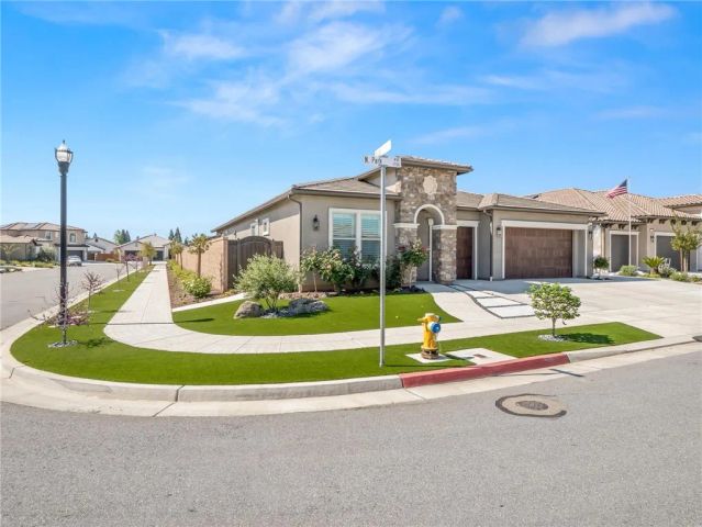 1734 N Park, Clovis, CA 93619