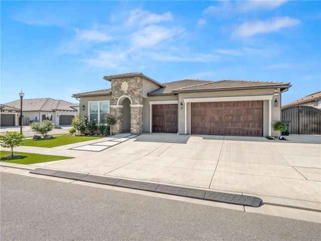 1734 N Park, Clovis, CA 93619