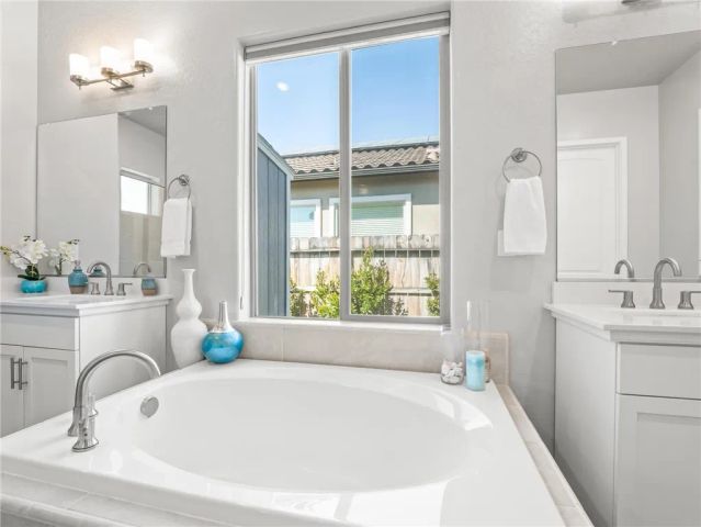 1734 N Park, Clovis, CA 93619