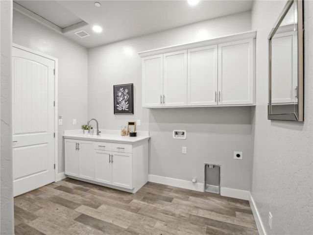 1734 N Park, Clovis, CA 93619