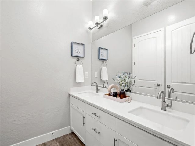 1734 N Park, Clovis, CA 93619