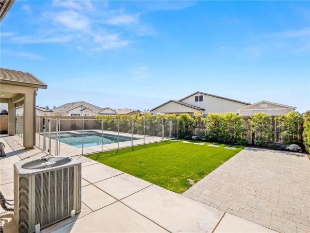 1734 N Park, Clovis, CA 93619