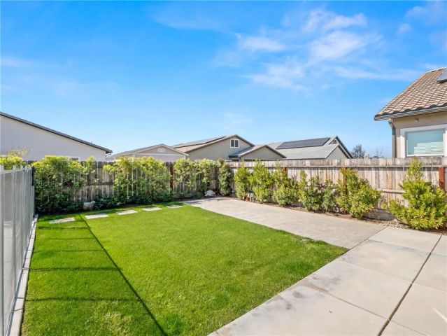 1734 N Park, Clovis, CA 93619