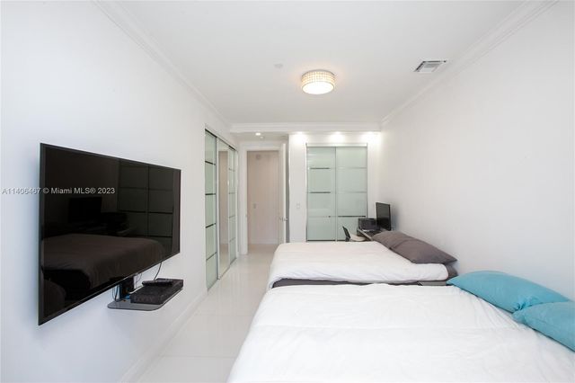 6000 Island Blvd 104, Aventura, FL 33160