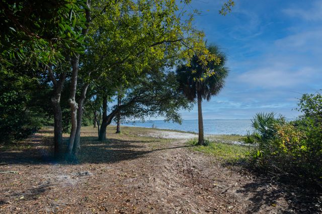 108 Meigs Drive, Shalimar, FL 32579